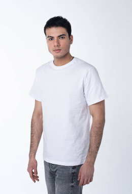 Белая мужская футболка с лайкрой